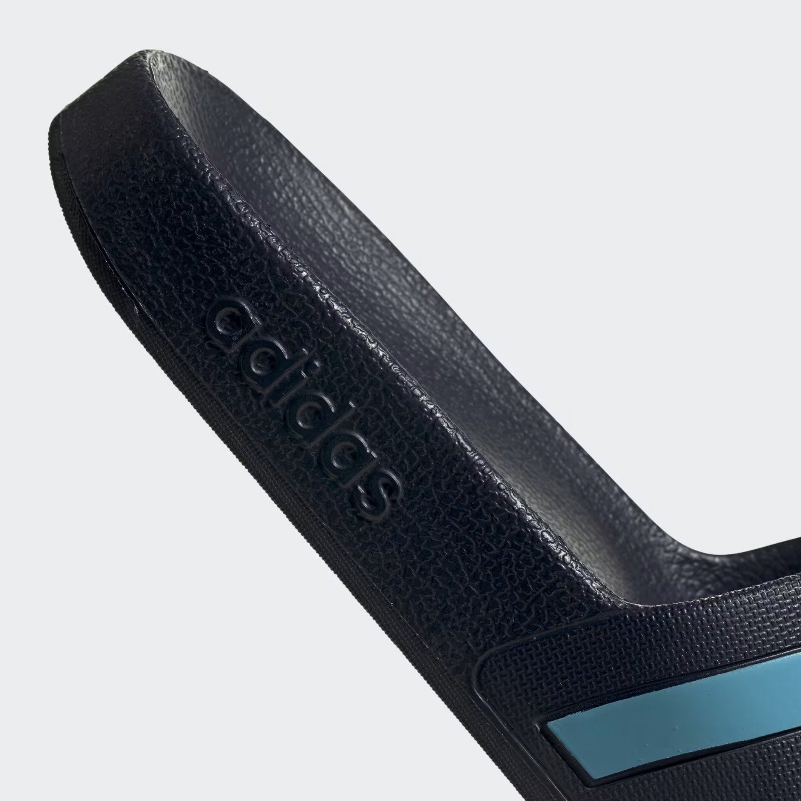 ADILETTE AQUA – Image 4