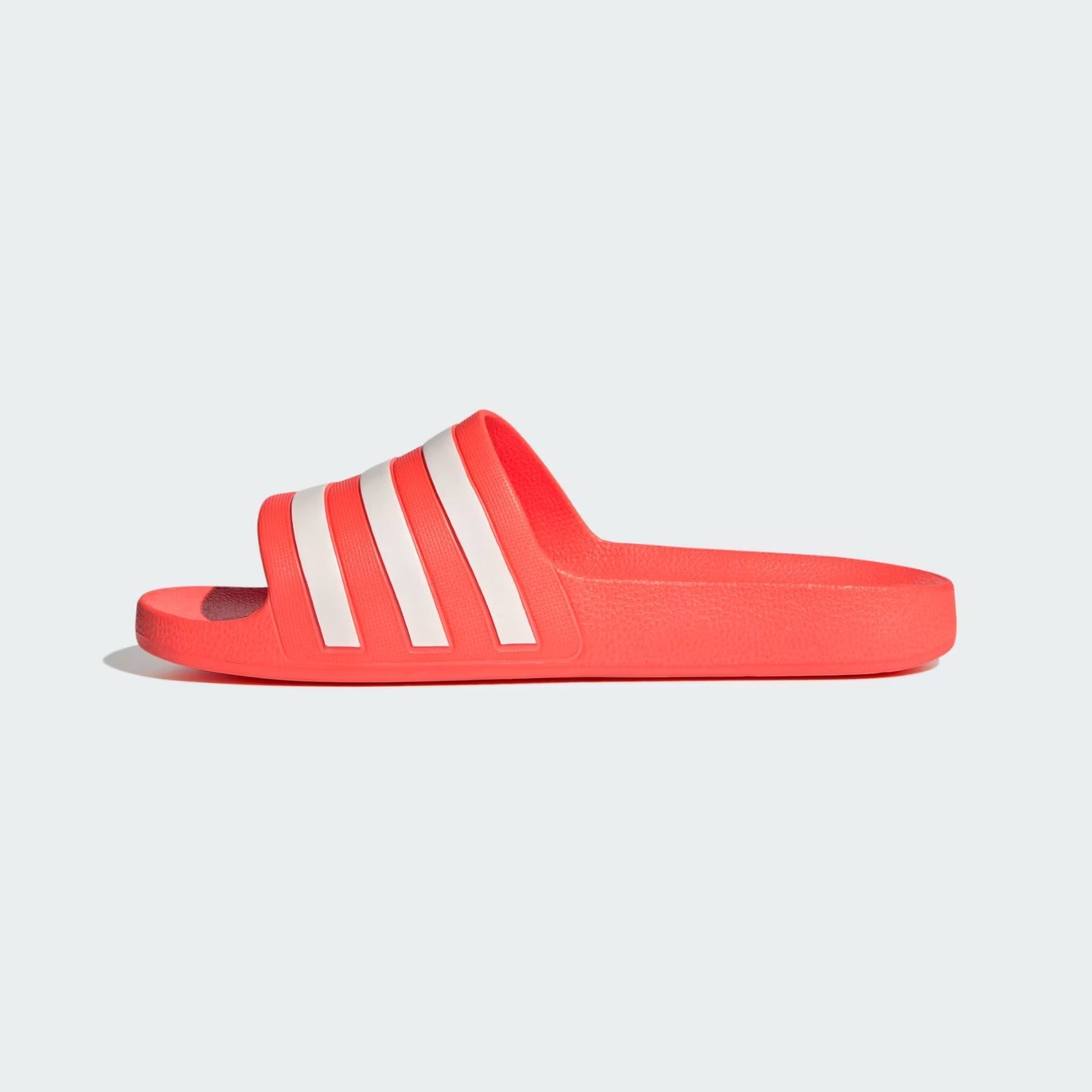 ADILETTE AQUA – Image 3